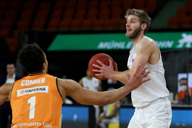 现实交织的 现实交织的