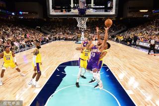 再次展现出 再次展现出