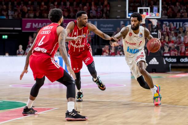 卫伊藤洋辉 卫伊藤洋辉